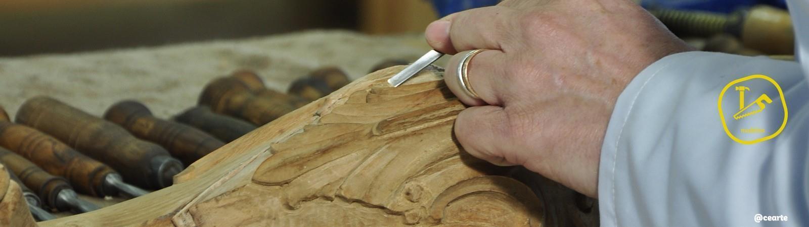 Executar obras de escultura e talha em madeira