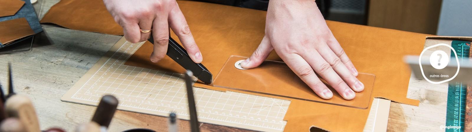 Costura de modelos de pequena marroquinaria